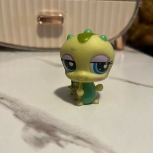 Littlest Pet Shop #1324 Caterpillar
Inchworm, LPS, LPS collectible 5/$25